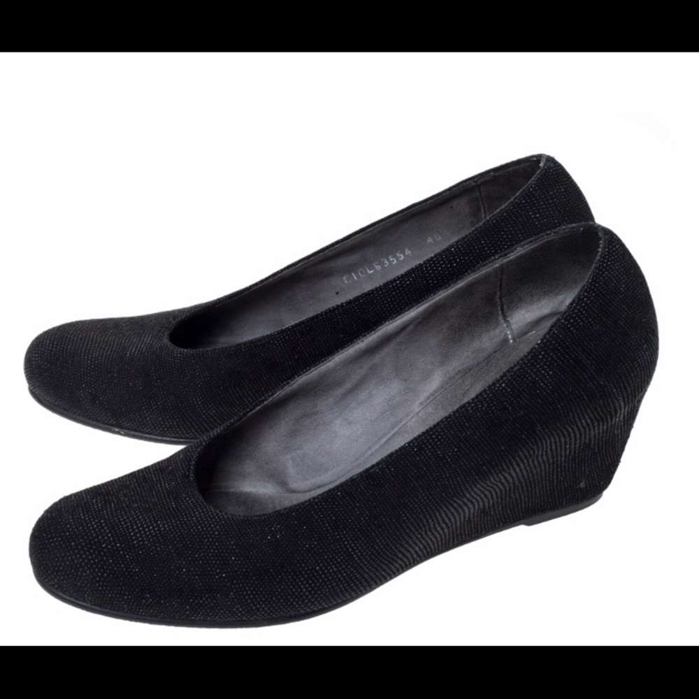 Stuart Weitzman
Black Textured Wedge  Size 7.5 M